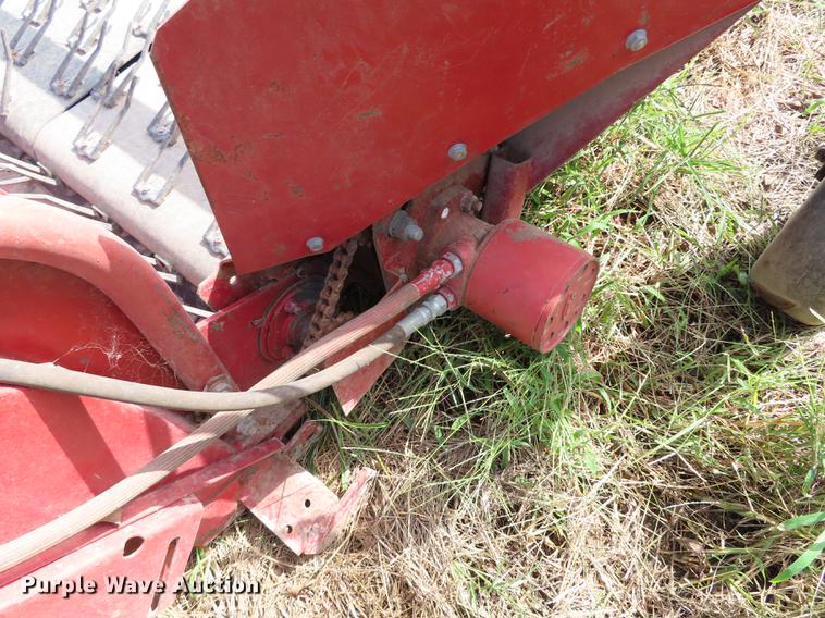 image for item EI9980 International 810 pickup head