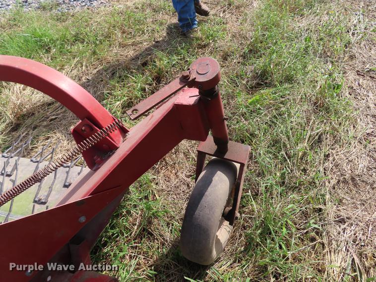 image for item EI9980 International 810 pickup head