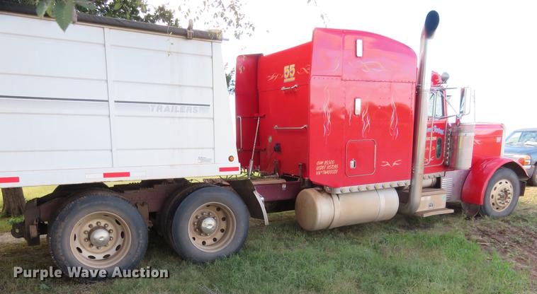 image for item EJ9718 1996 Peterbilt 379 semi truck