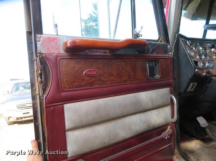 image for item EJ9718 1996 Peterbilt 379 semi truck