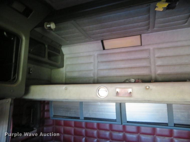 image for item EJ9718 1996 Peterbilt 379 semi truck