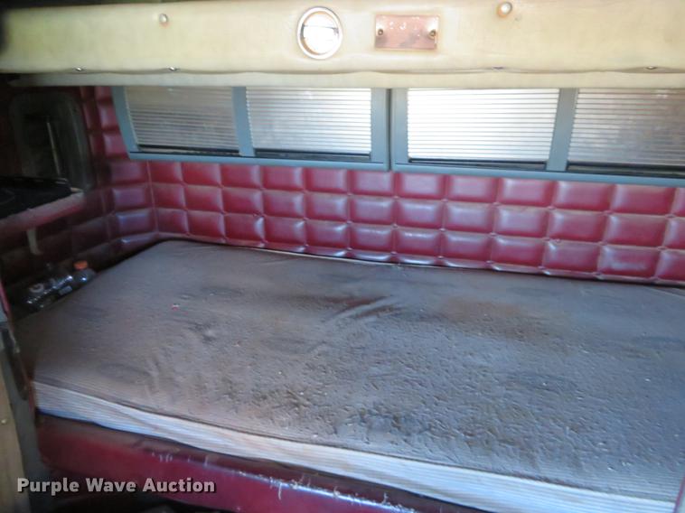 image for item EJ9718 1996 Peterbilt 379 semi truck