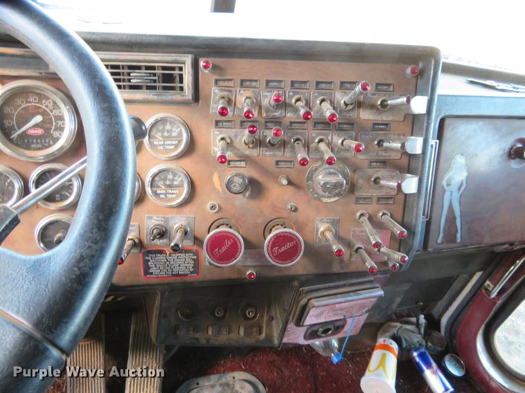 image for item EJ9718 1996 Peterbilt 379 semi truck