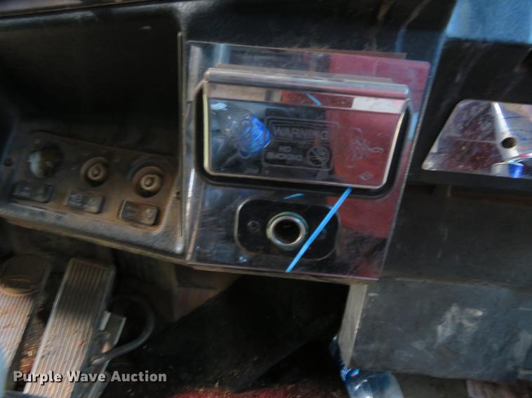 image for item EJ9718 1996 Peterbilt 379 semi truck