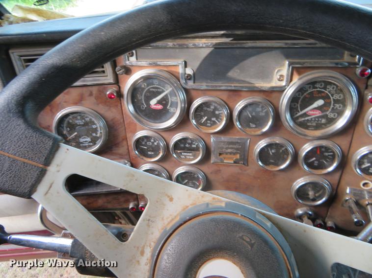 image for item EJ9718 1996 Peterbilt 379 semi truck