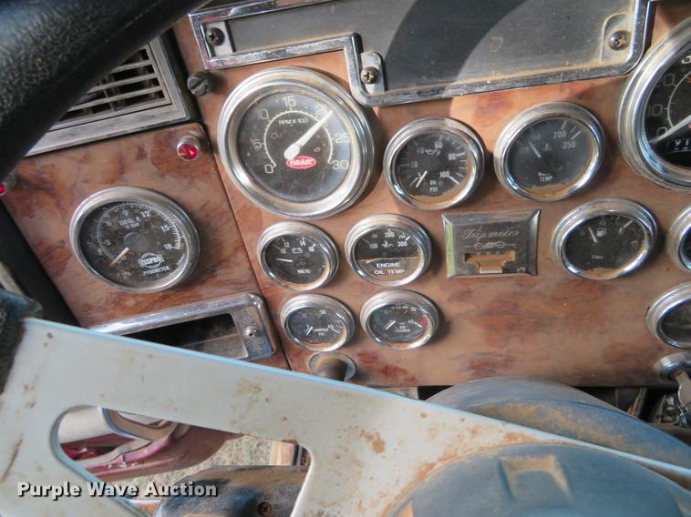 image for item EJ9718 1996 Peterbilt 379 semi truck