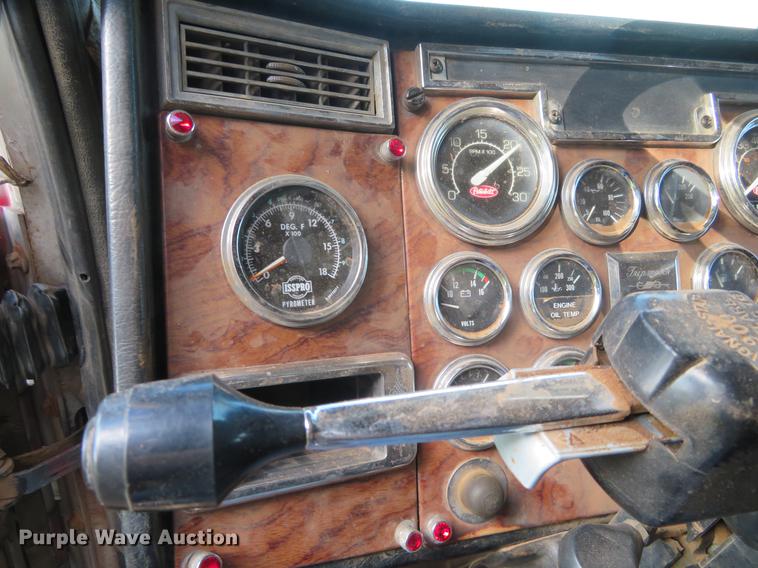 image for item EJ9718 1996 Peterbilt 379 semi truck