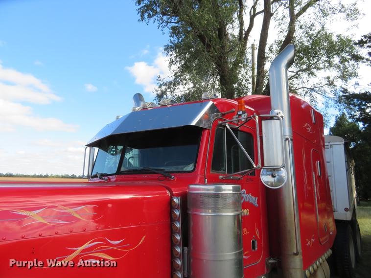 image for item EJ9718 1996 Peterbilt 379 semi truck