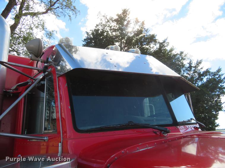image for item EJ9718 1996 Peterbilt 379 semi truck