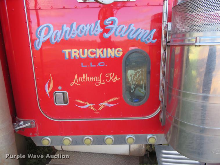 image for item EJ9718 1996 Peterbilt 379 semi truck