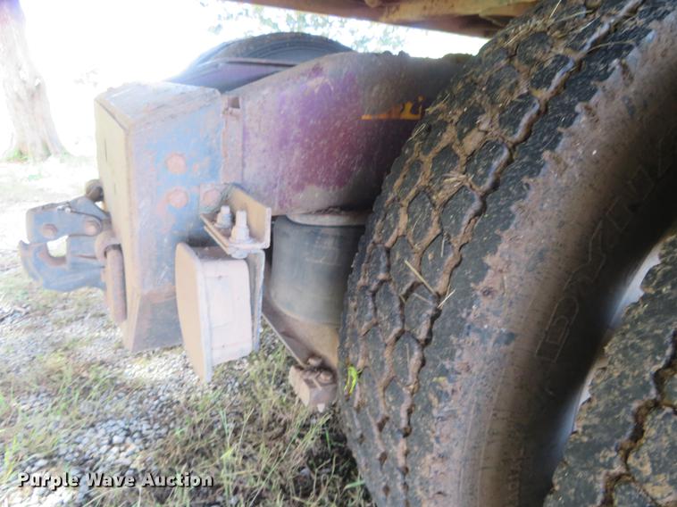 image for item EJ9718 1996 Peterbilt 379 semi truck