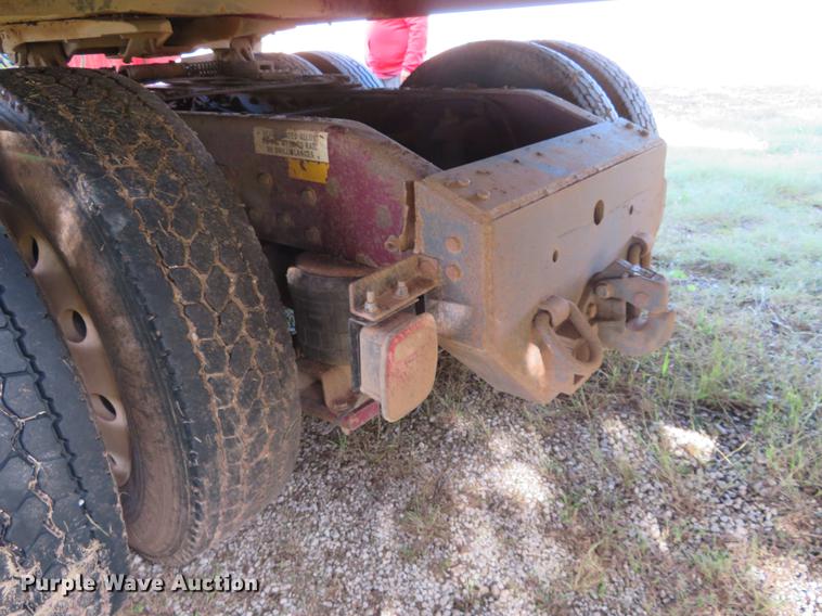 image for item EJ9718 1996 Peterbilt 379 semi truck