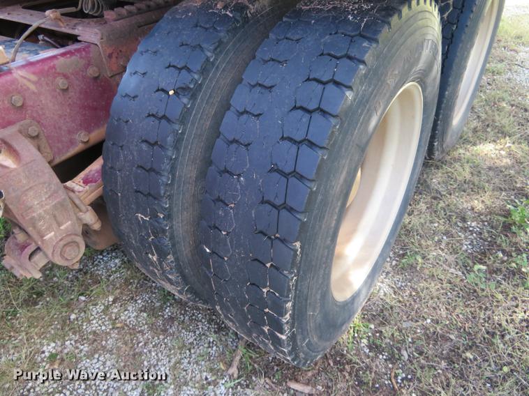 image for item EJ9718 1996 Peterbilt 379 semi truck