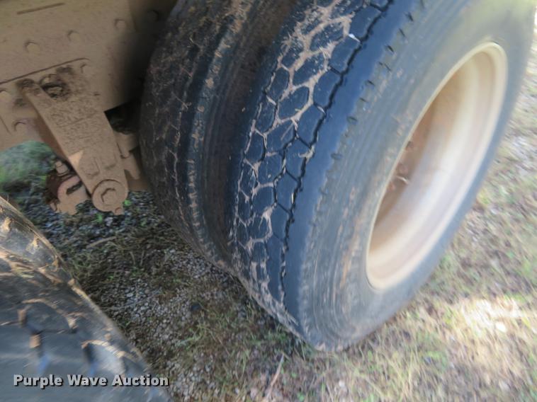 image for item EJ9718 1996 Peterbilt 379 semi truck