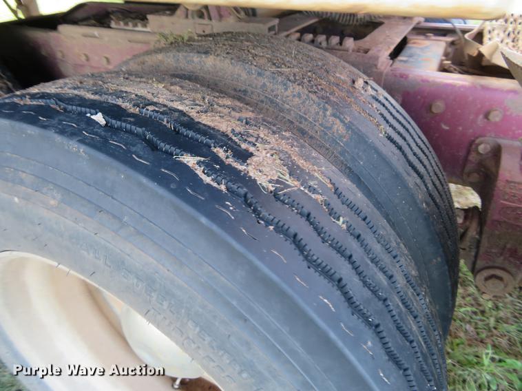 image for item EJ9718 1996 Peterbilt 379 semi truck