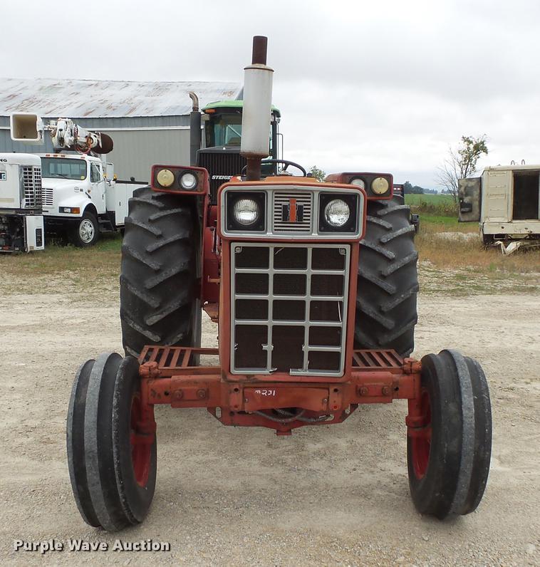 image for item FT9961 1984 International Hydro 84 tractor