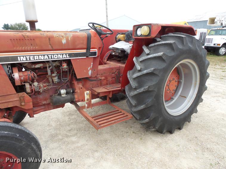 image for item FT9961 1984 International Hydro 84 tractor