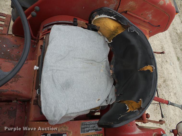 image for item FT9961 1984 International Hydro 84 tractor