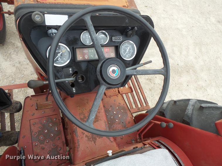 image for item FT9961 1984 International Hydro 84 tractor