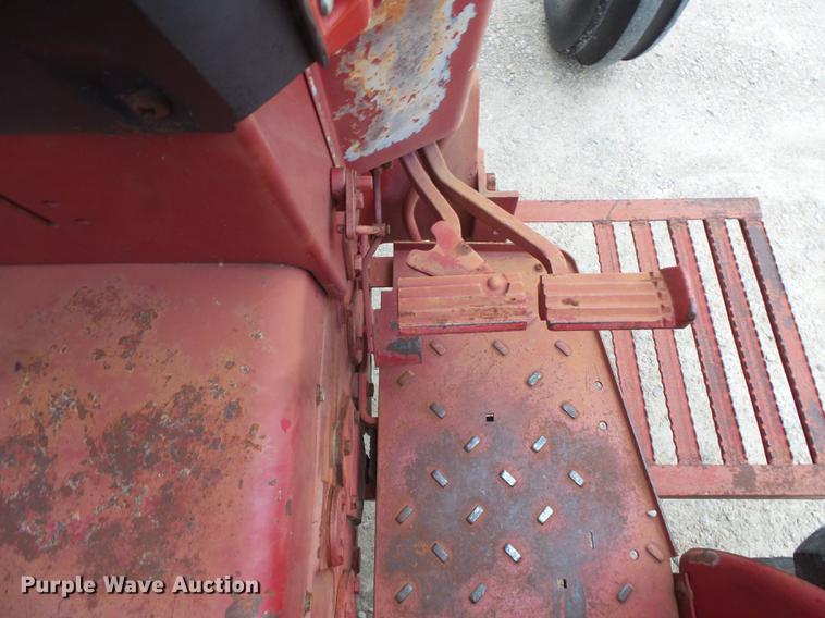 image for item FT9961 1984 International Hydro 84 tractor