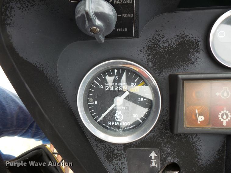 image for item FT9961 1984 International Hydro 84 tractor