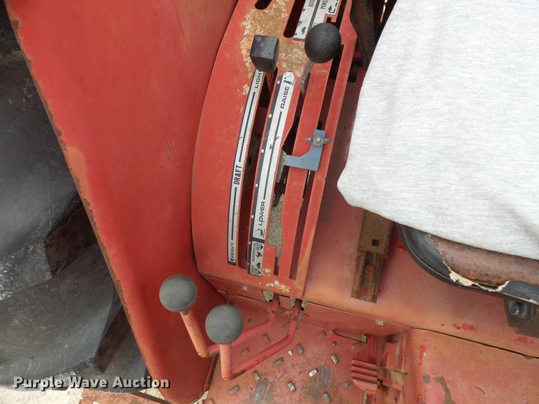 image for item FT9961 1984 International Hydro 84 tractor