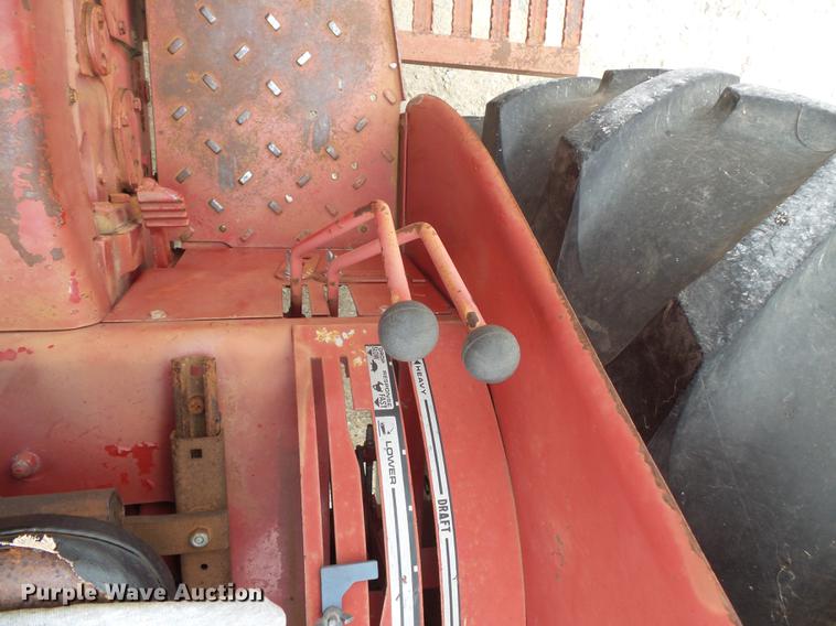 image for item FT9961 1984 International Hydro 84 tractor