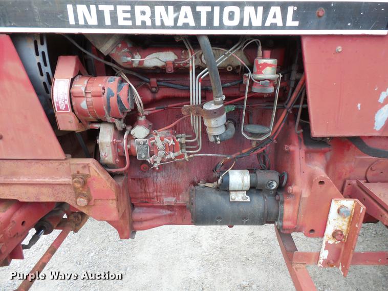 image for item FT9961 1984 International Hydro 84 tractor