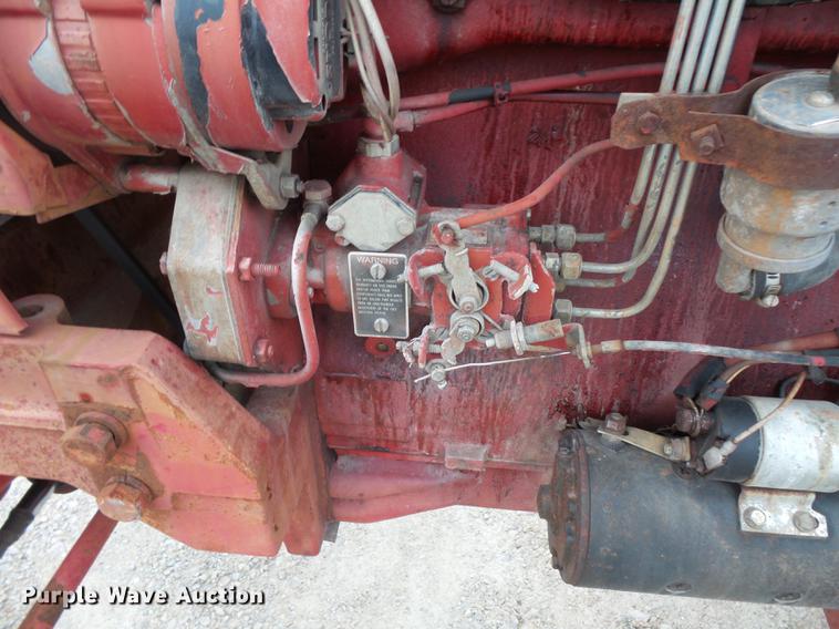 image for item FT9961 1984 International Hydro 84 tractor