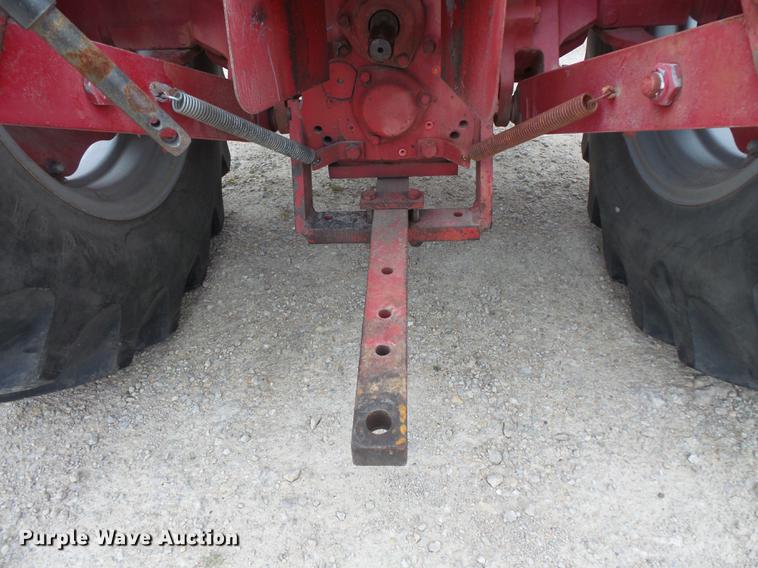 image for item FT9961 1984 International Hydro 84 tractor