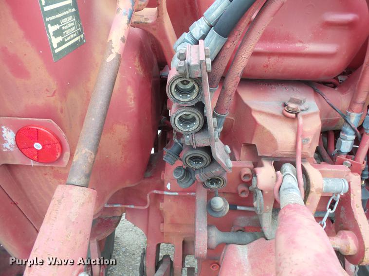 image for item FT9961 1984 International Hydro 84 tractor