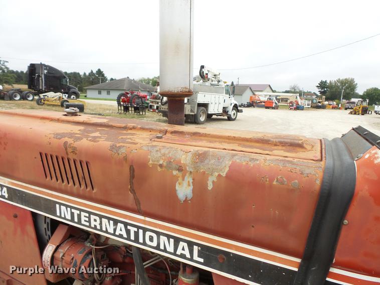 image for item FT9961 1984 International Hydro 84 tractor