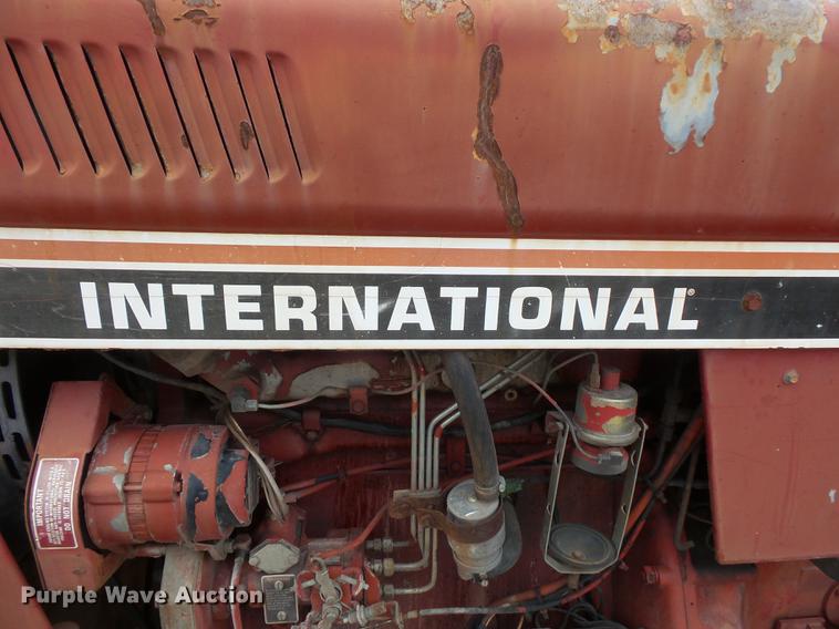 image for item FT9961 1984 International Hydro 84 tractor