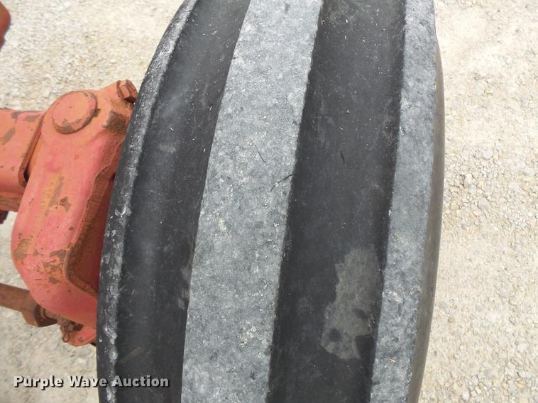 image for item FT9961 1984 International Hydro 84 tractor