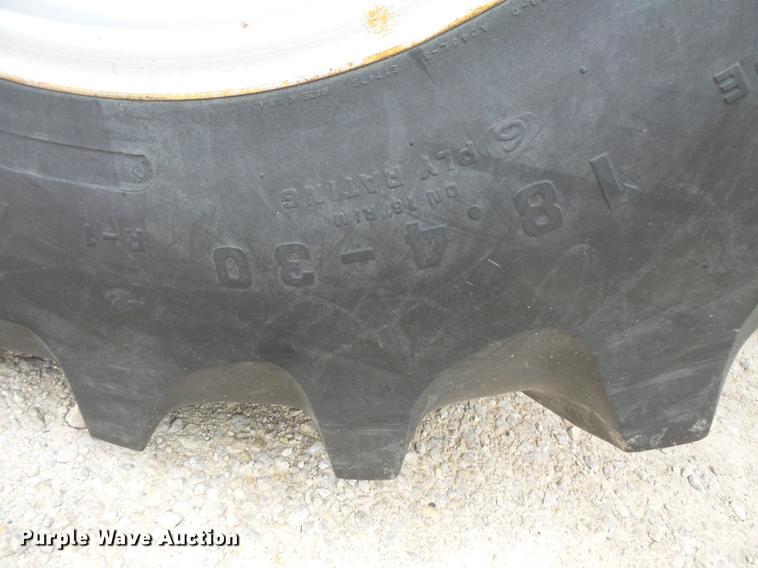 image for item FT9961 1984 International Hydro 84 tractor