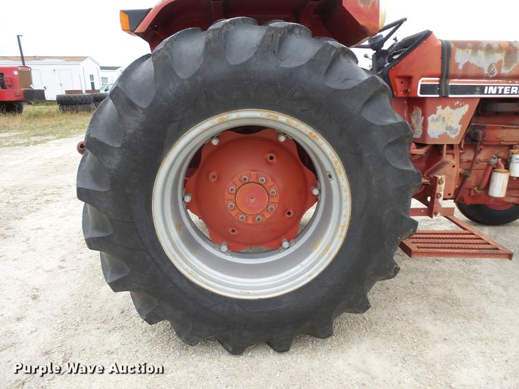 image for item FT9961 1984 International Hydro 84 tractor