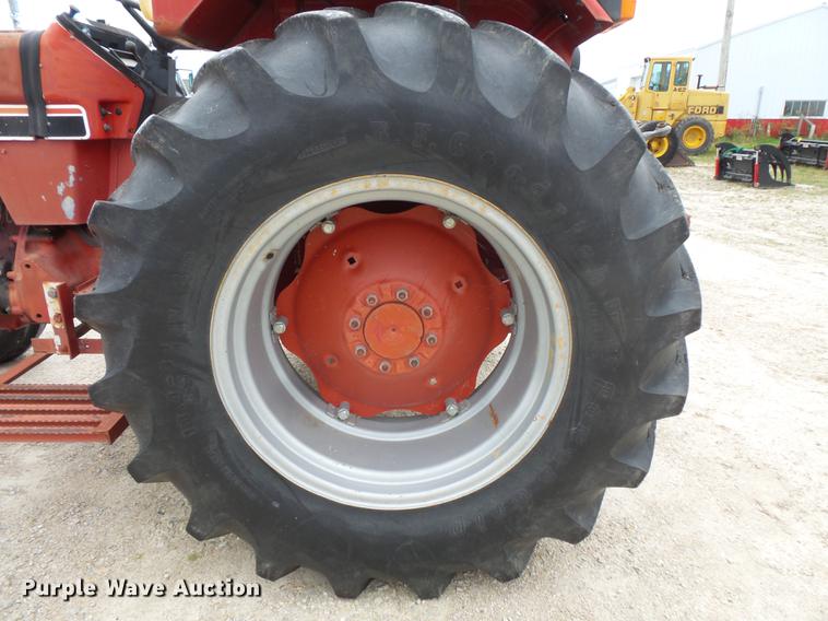 image for item FT9961 1984 International Hydro 84 tractor