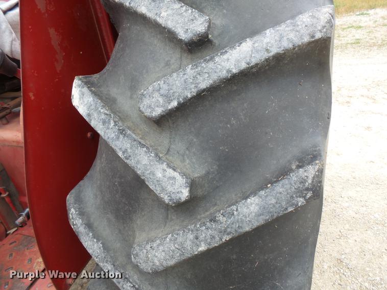 image for item FT9961 1984 International Hydro 84 tractor