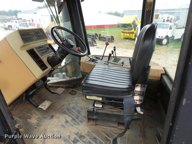 image for item FT9964 1985 Steiger Cougar CR1225 4WD tractor