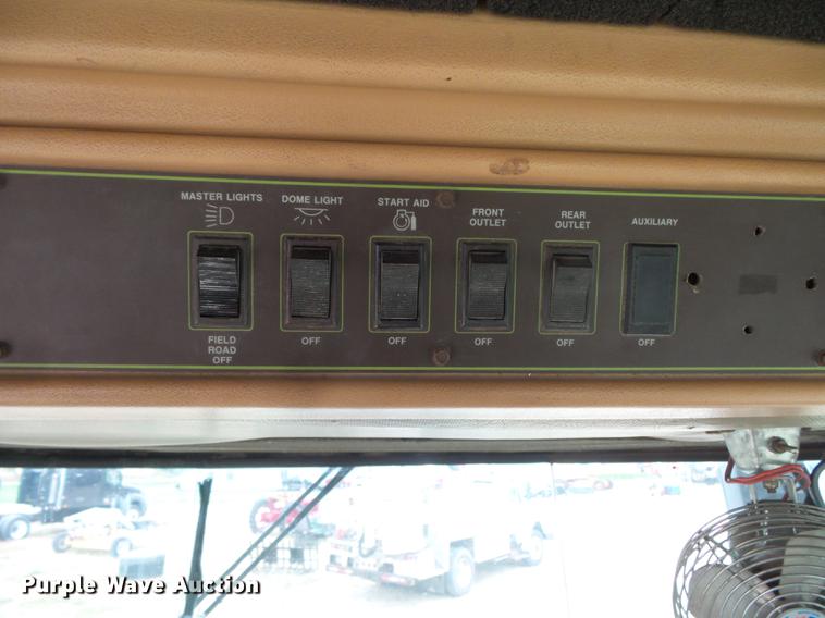 image for item FT9964 1985 Steiger Cougar CR1225 4WD tractor