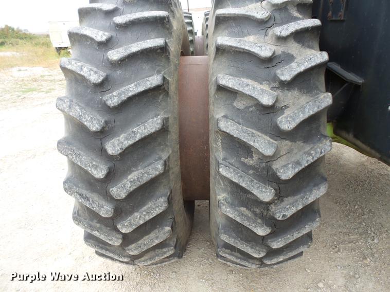 image for item FT9964 1985 Steiger Cougar CR1225 4WD tractor