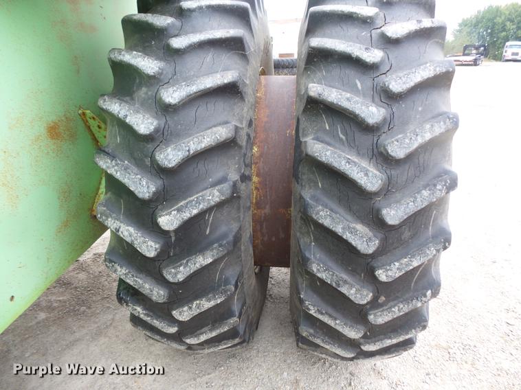 image for item FT9964 1985 Steiger Cougar CR1225 4WD tractor