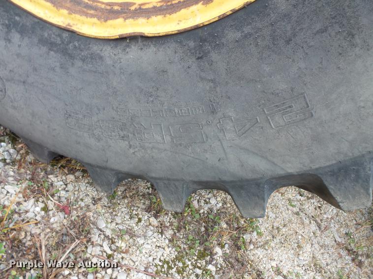 image for item FT9965 1975 Versatile 700 4WD tractor