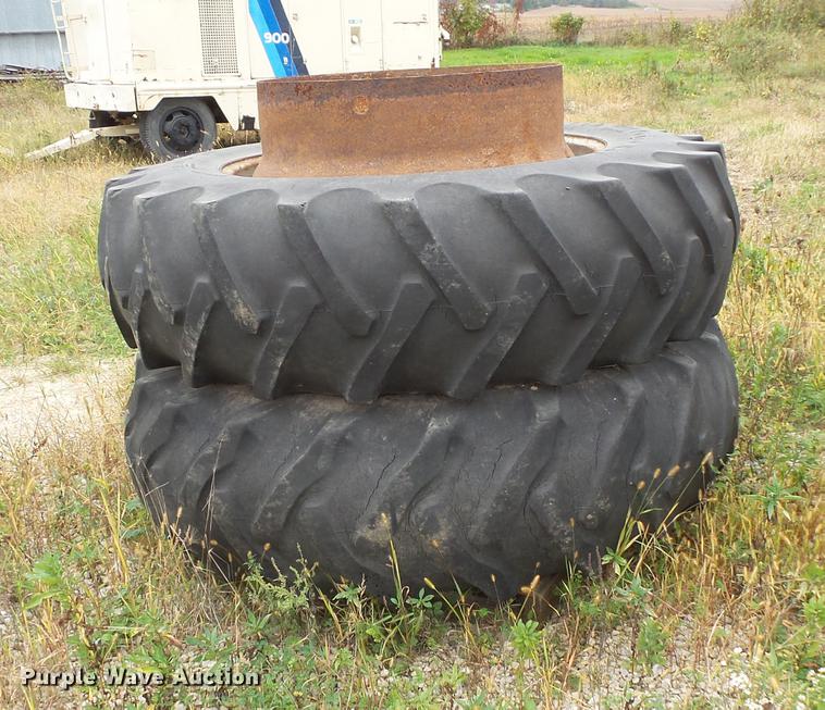 image for item FT9965 1975 Versatile 700 4WD tractor