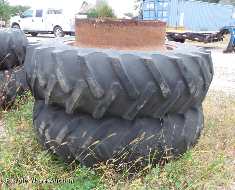 image for item FT9965 1975 Versatile 700 4WD tractor