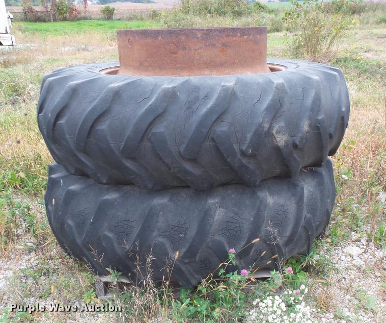 image for item FT9965 1975 Versatile 700 4WD tractor