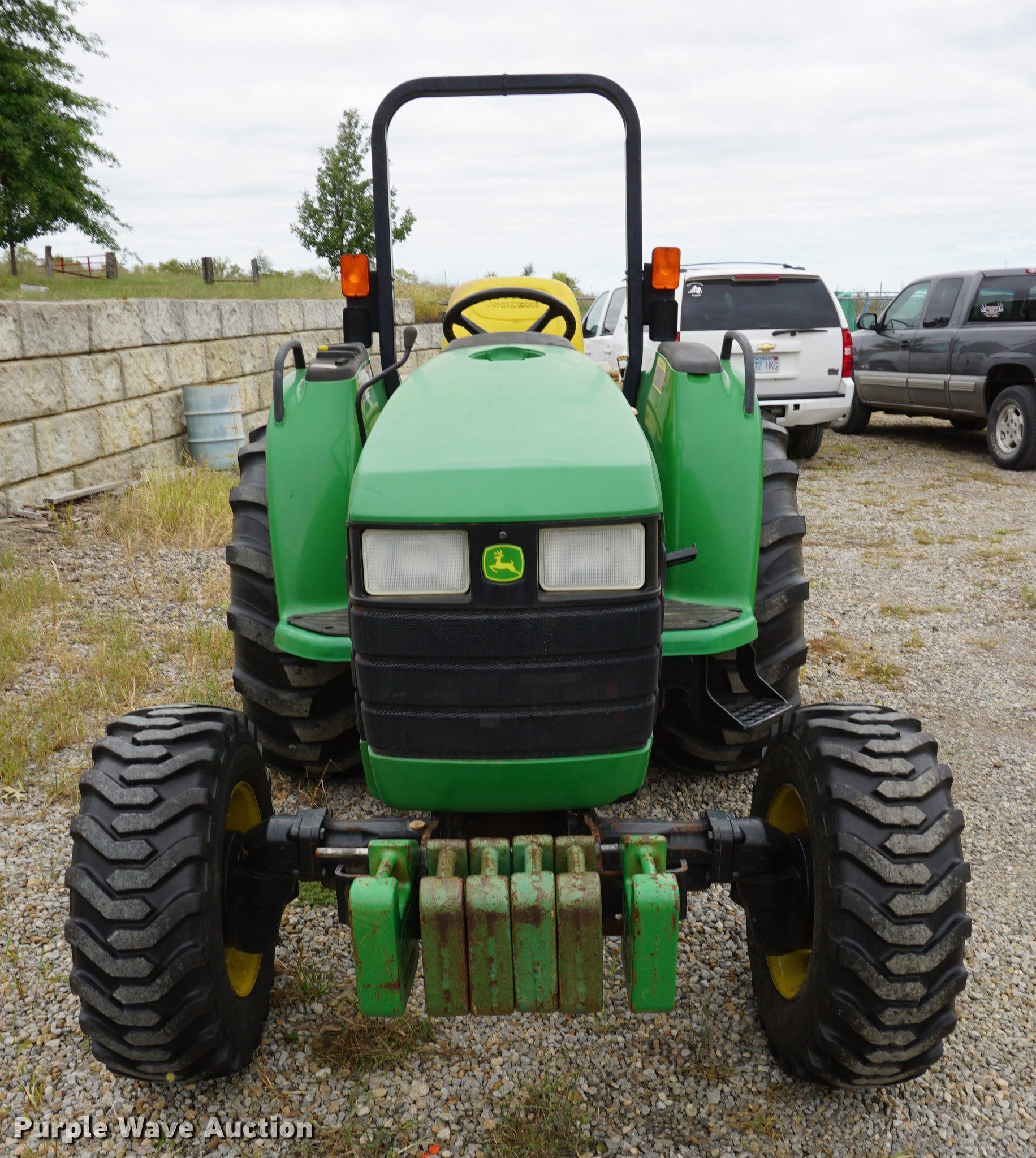 2002 John Deere 4610 MFWD tractor in Topeka, KS Item DD6563 sold