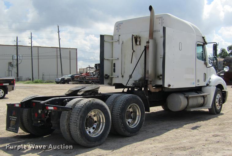 image for item DC7901 2007 Freightliner Columbia 120 semi truck
