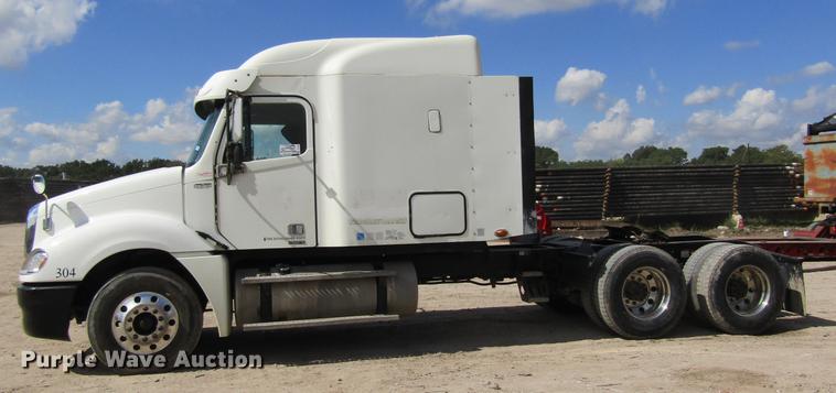 image for item DC7901 2007 Freightliner Columbia 120 semi truck