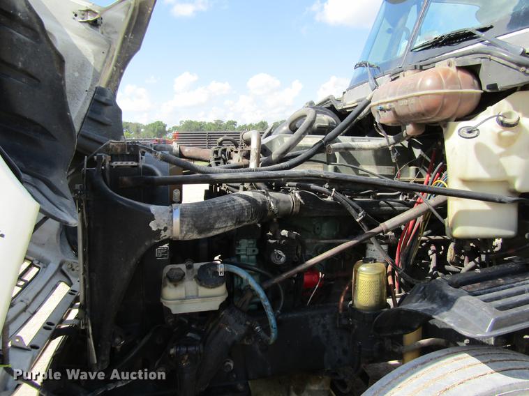 image for item DC7901 2007 Freightliner Columbia 120 semi truck